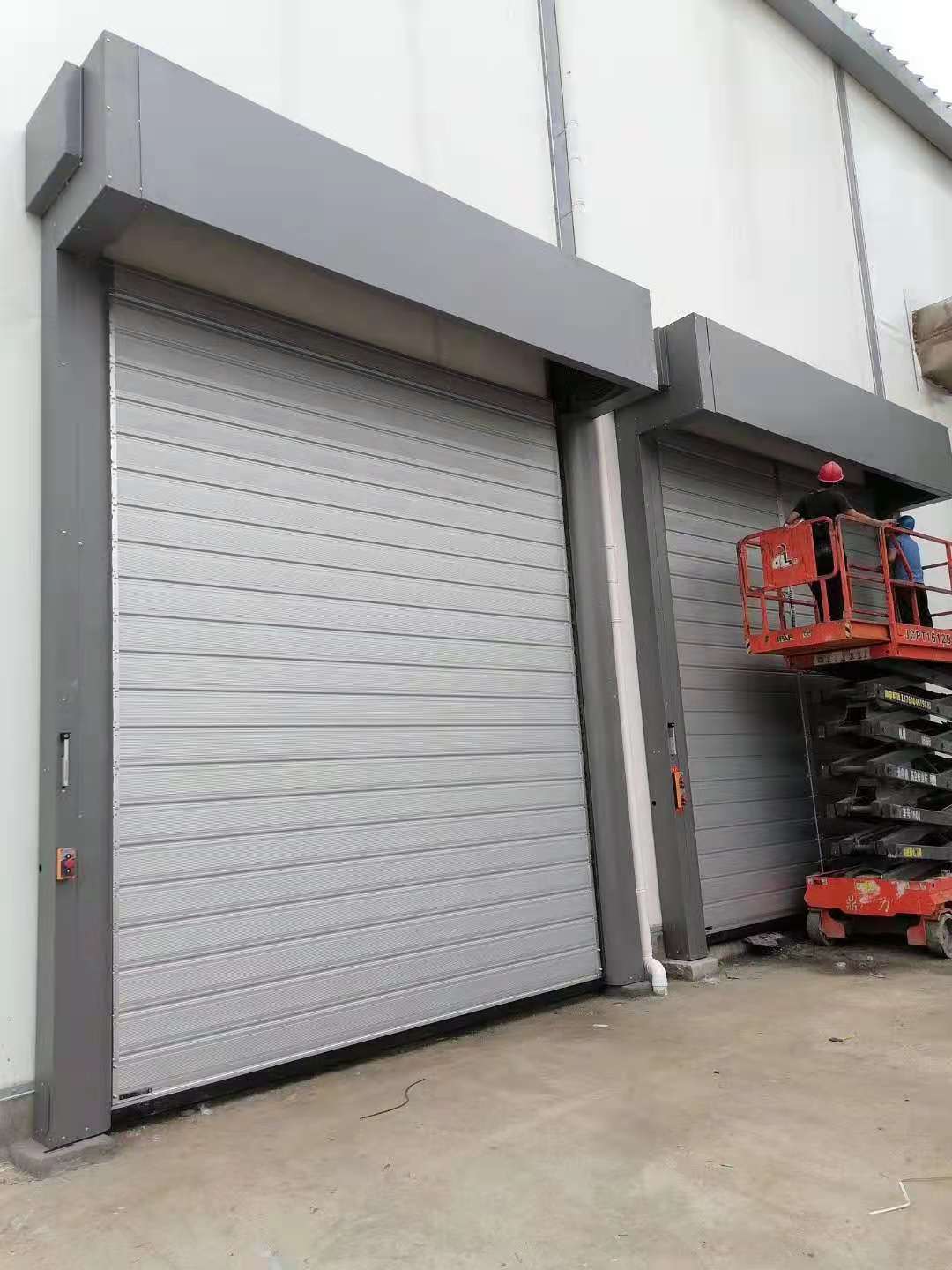 A complete guide to professional knowledge and tools for installing and maintaining rigid fast doors