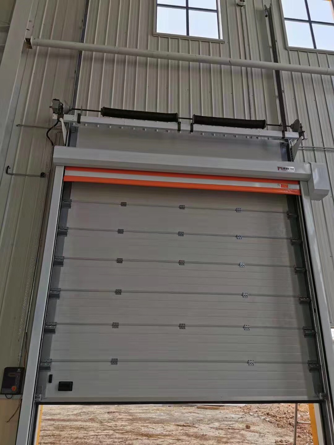 What is the difference between lifting door and stacking door