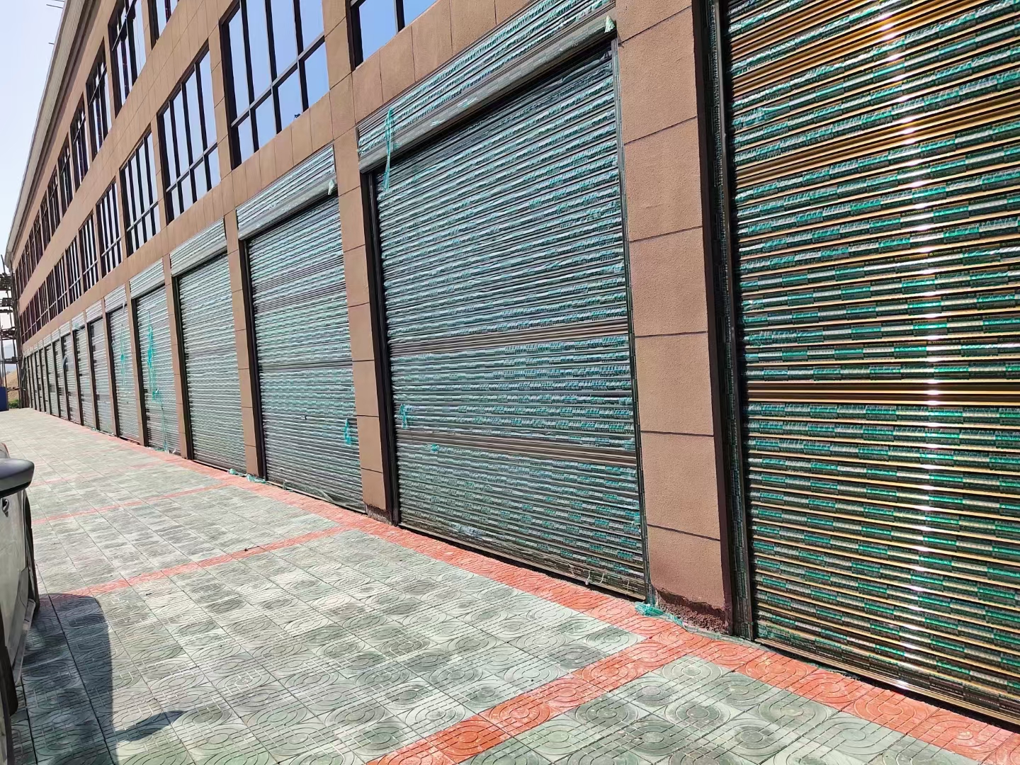 how to secure a roller shutter door