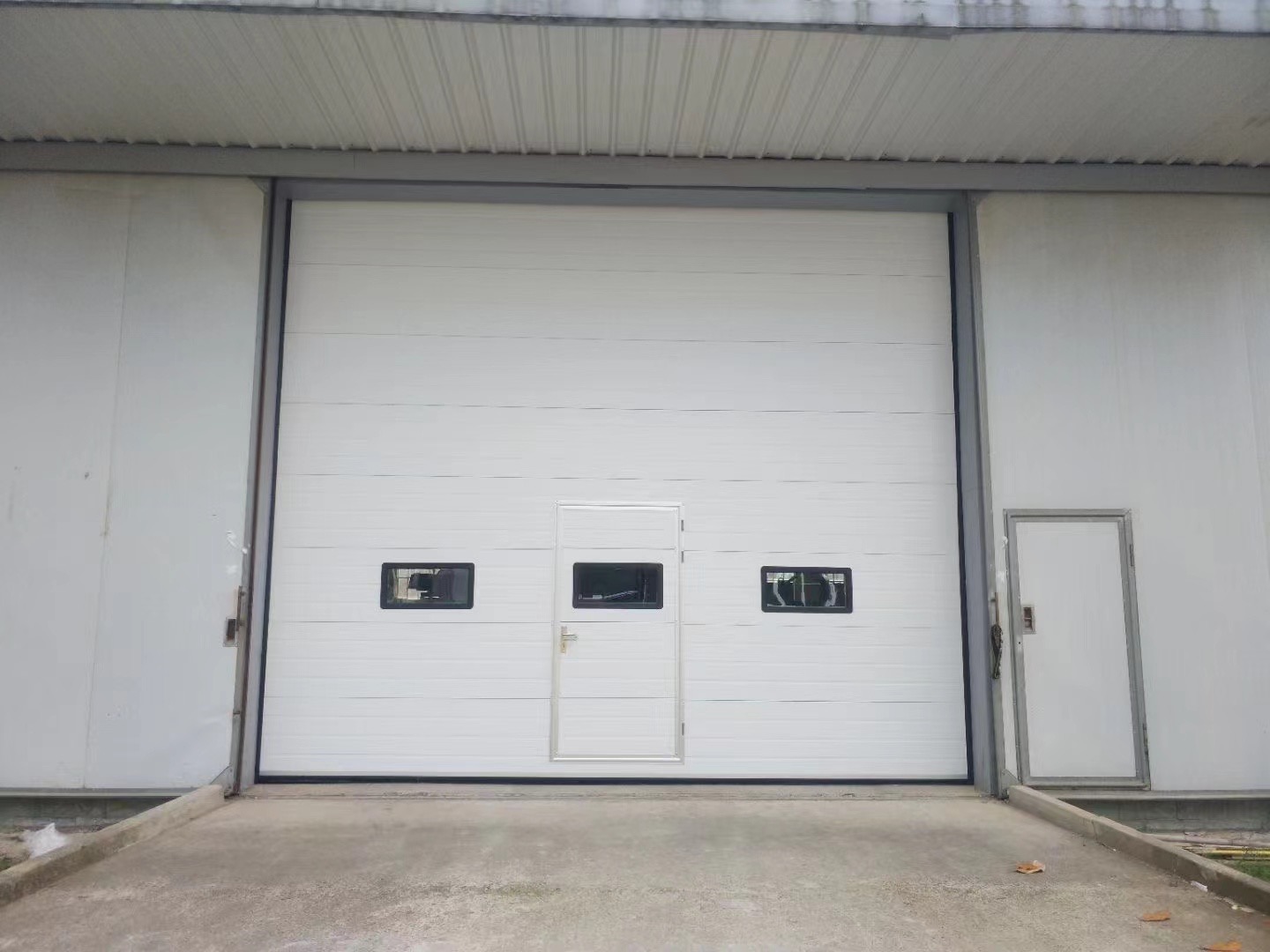 does car insurance cover damage to garage door