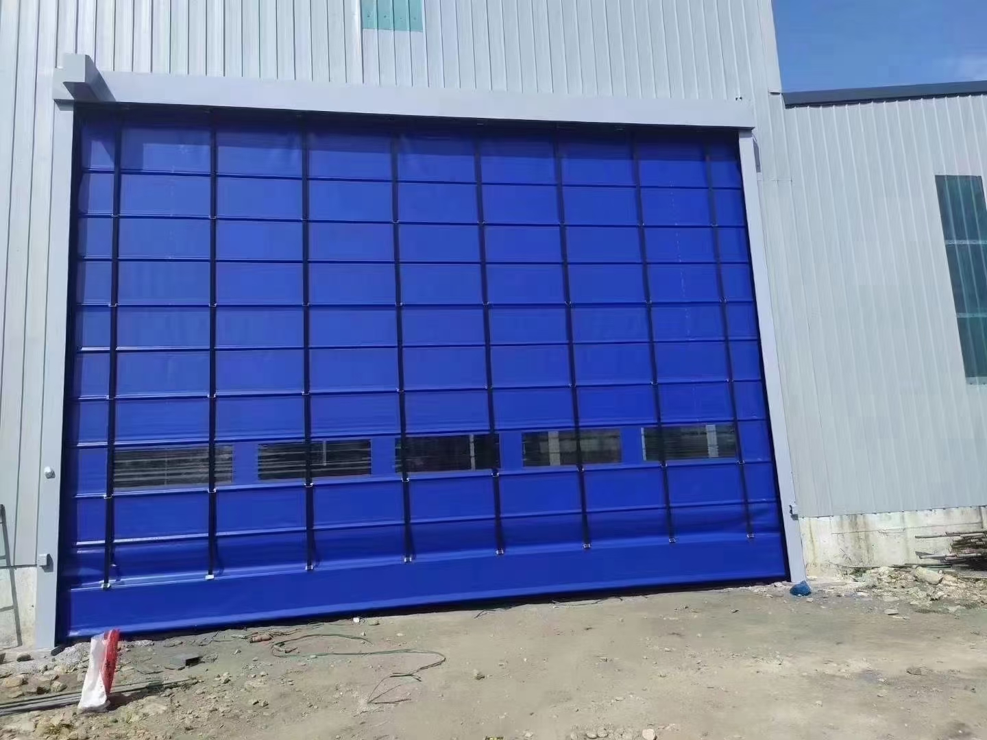 How to create a sliding door
