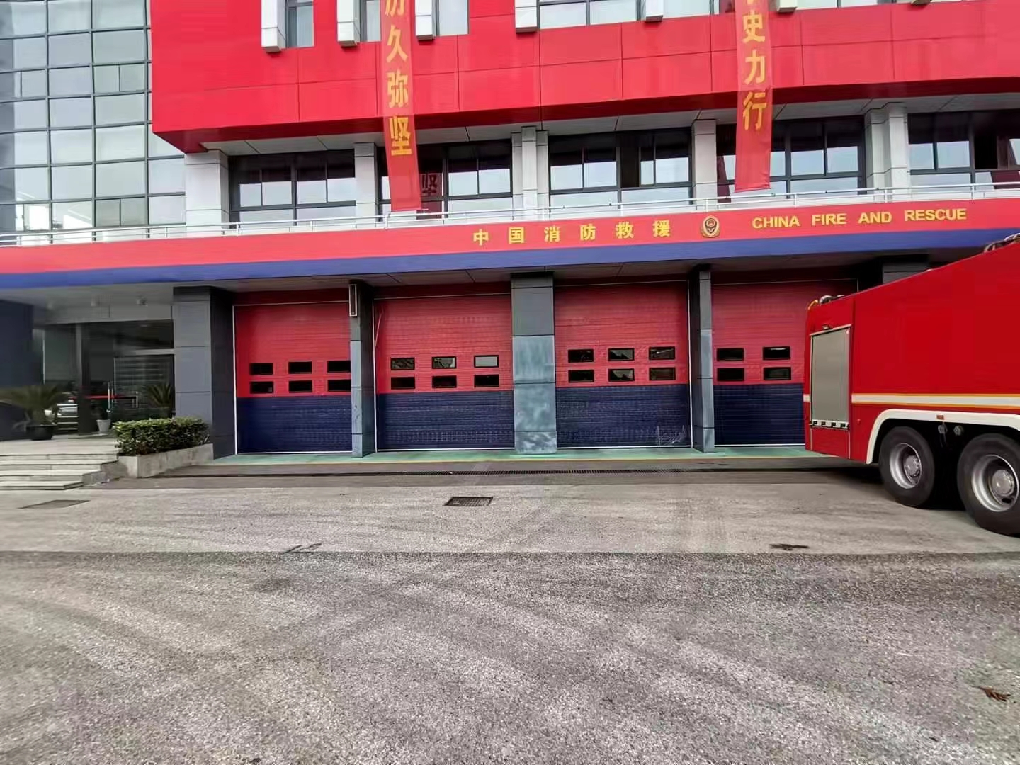 Precautions for using quick-lift doors in summer