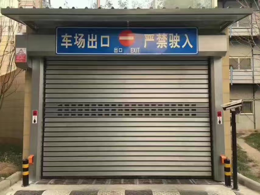 What is polycarbonate rolling shutter?