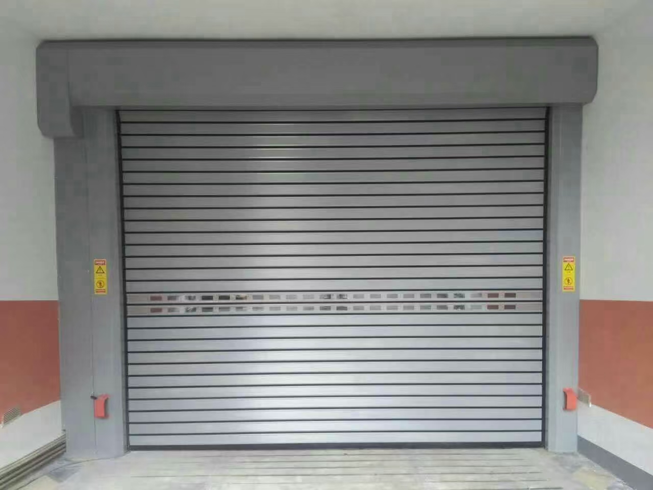 The specific advantages of rigid fast doors in industrial applications