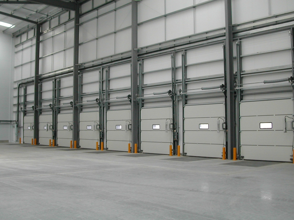 The advantages of industrial sliding doors in the manufacturing industry are mainly reflected in the following aspects